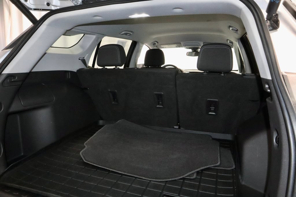 Used 2022 GMC Terrain SLE w/ Driver Convenience Package FWD image 14