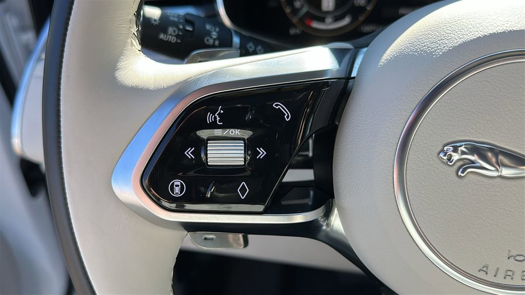 Certified 2025 Jaguar F-PACE R-Dynamic S image 12