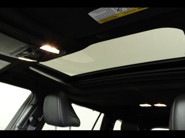 Used 2022 Toyota Highlander XSE FWD image 25