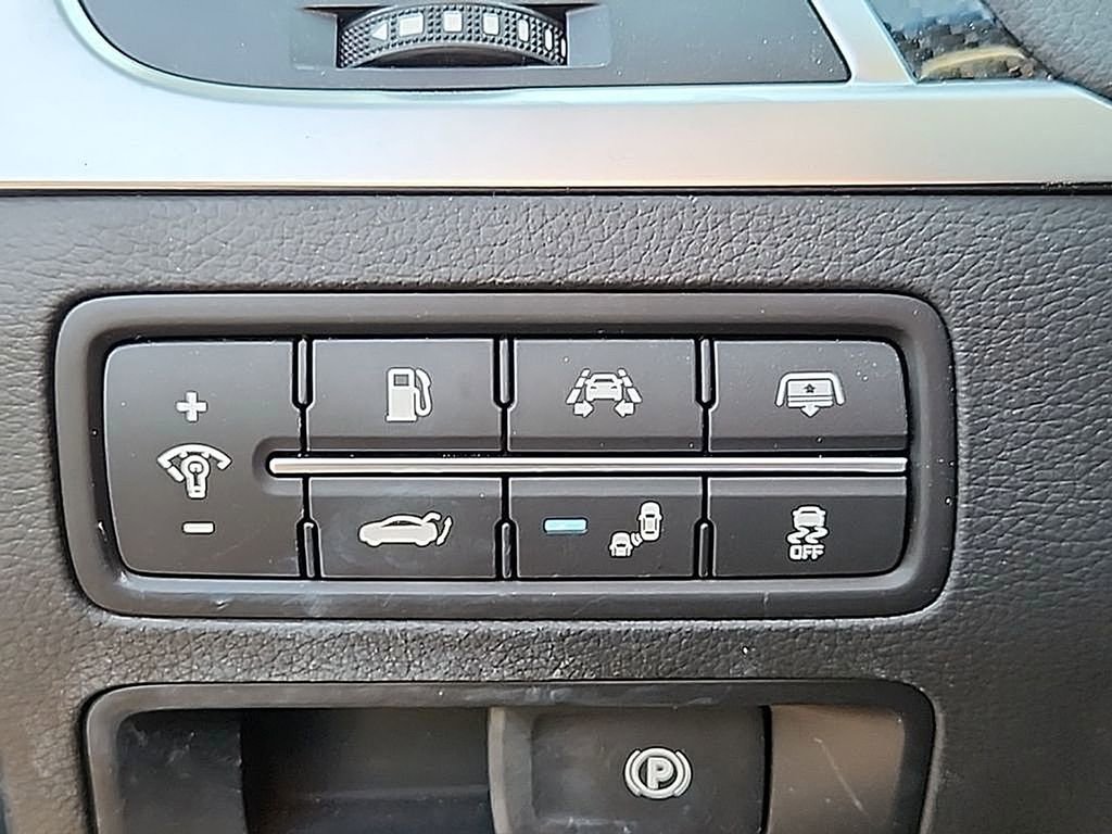 Used 2018 Genesis G80 3.3T Sport RWD image 9