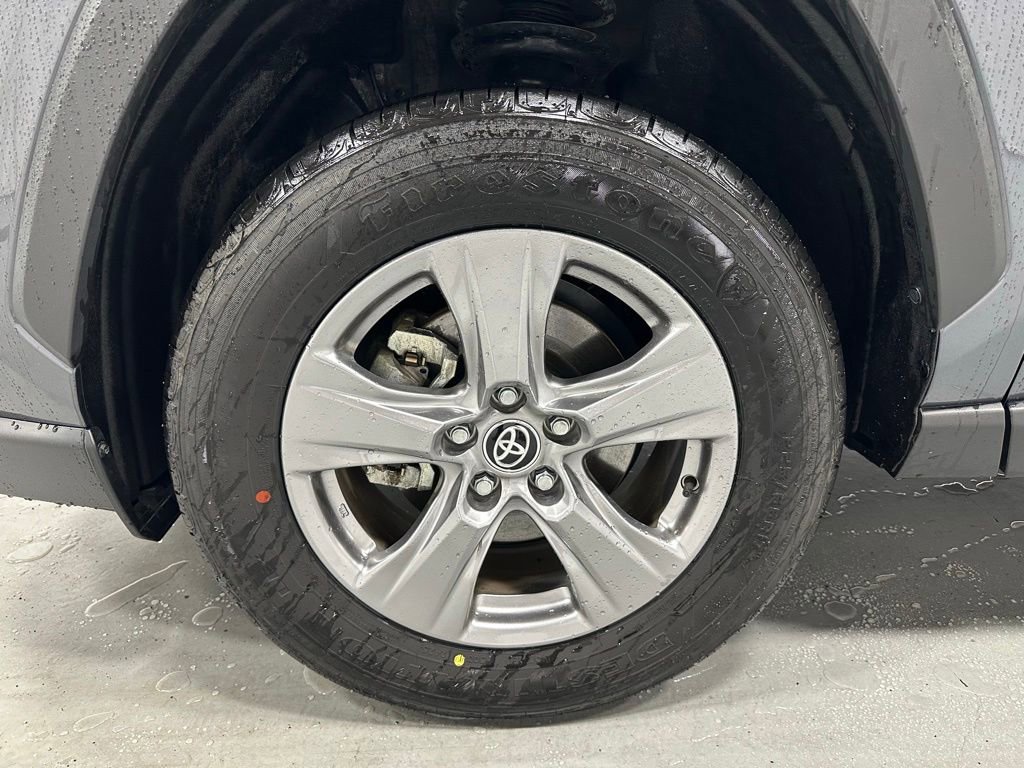 Used 2025 Toyota RAV4 XLE AWD/4WD image 64