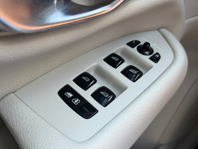 Used 2022 Volvo XC90 T5 Momentum w/ Climate Package FWD image 26