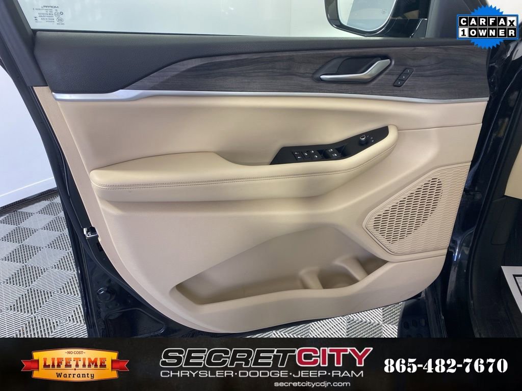 Used 2023 Jeep Grand Cherokee L Limited w/ Luxury Tech Group II image 12