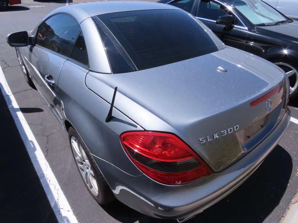 Used 2009 Mercedes-Benz SLK 300 image 4