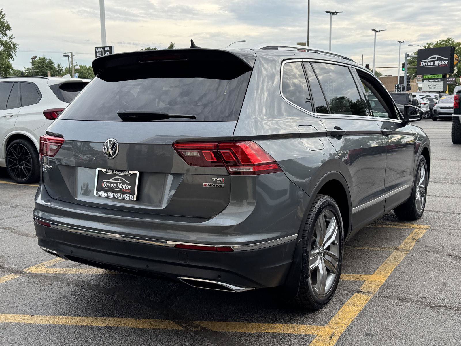 Used 2018 Volkswagen Tiguan SEL Premium w/ 3rd Row Seat Package AWD/4WD image 10