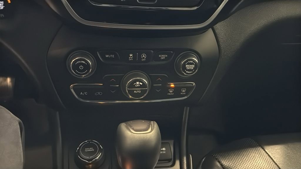 Used 2019 Jeep Cherokee Limited image 26