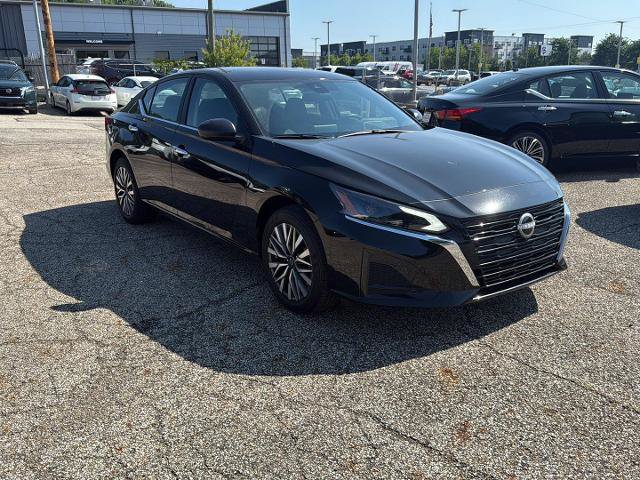 Certified 2025 Nissan Altima 2.5 SV AWD/4WD image 1