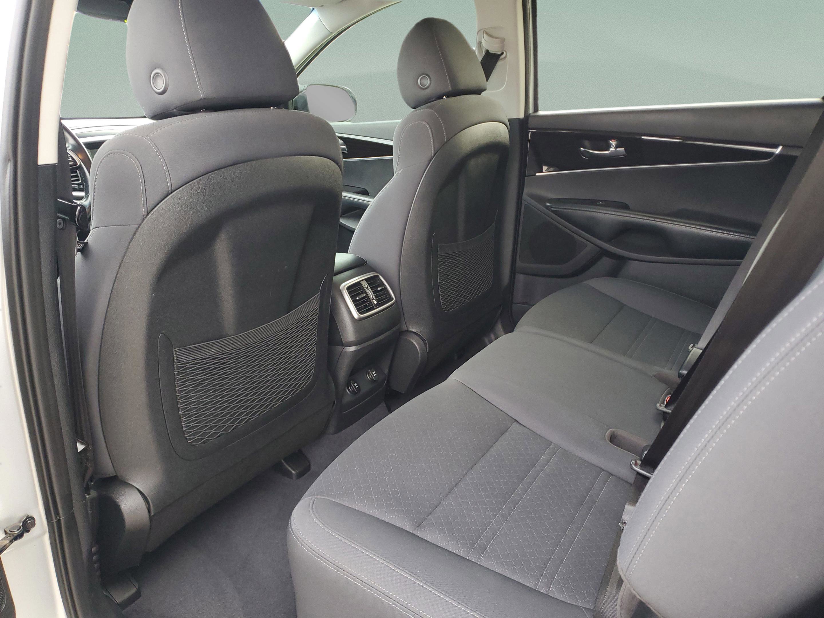 Certified 2019 Kia Sorento S image 6