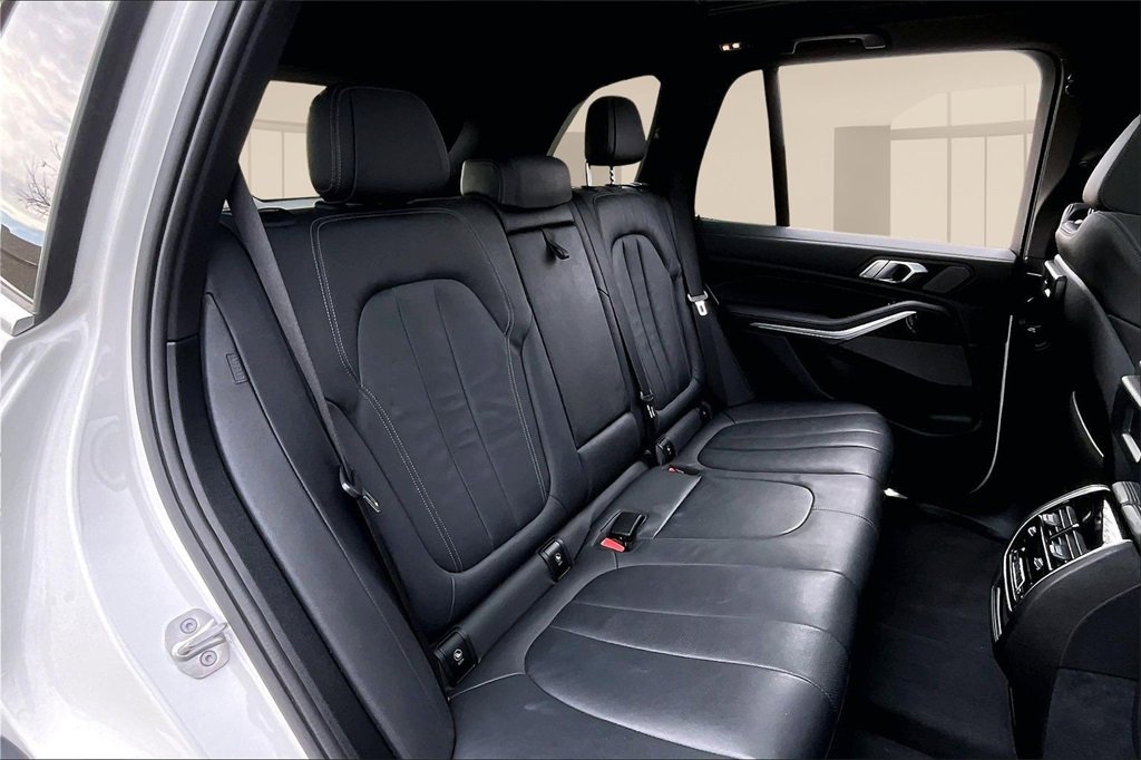 Used 2021 BMW X5 xDrive40i w/ Premium Package image 29