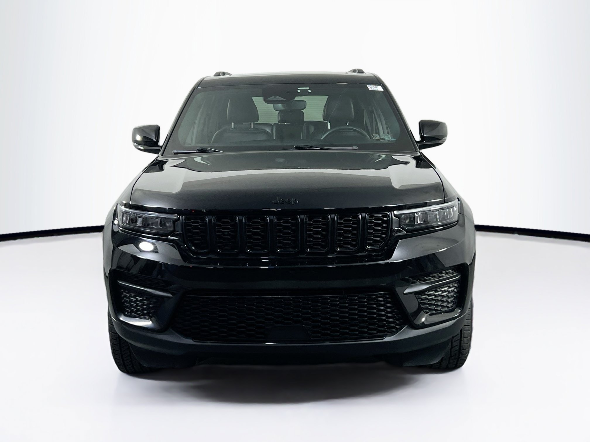 Used 2023 Jeep Grand Cherokee Altitude AWD/4WD image 2
