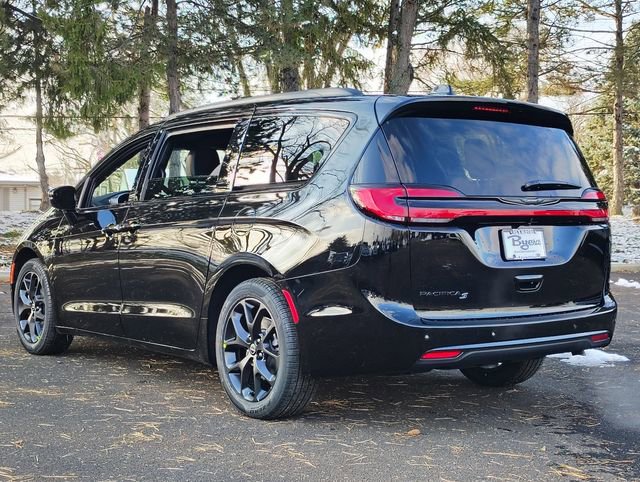 New 2026 Chrysler Pacifica Select w/ S Appearance Package FWD image 4