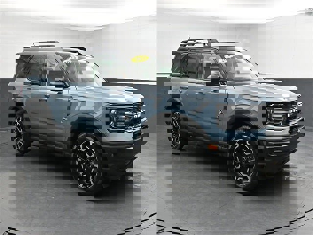 Used 2023 Ford Bronco Sport Outer Banks w/ Tech Package image 3