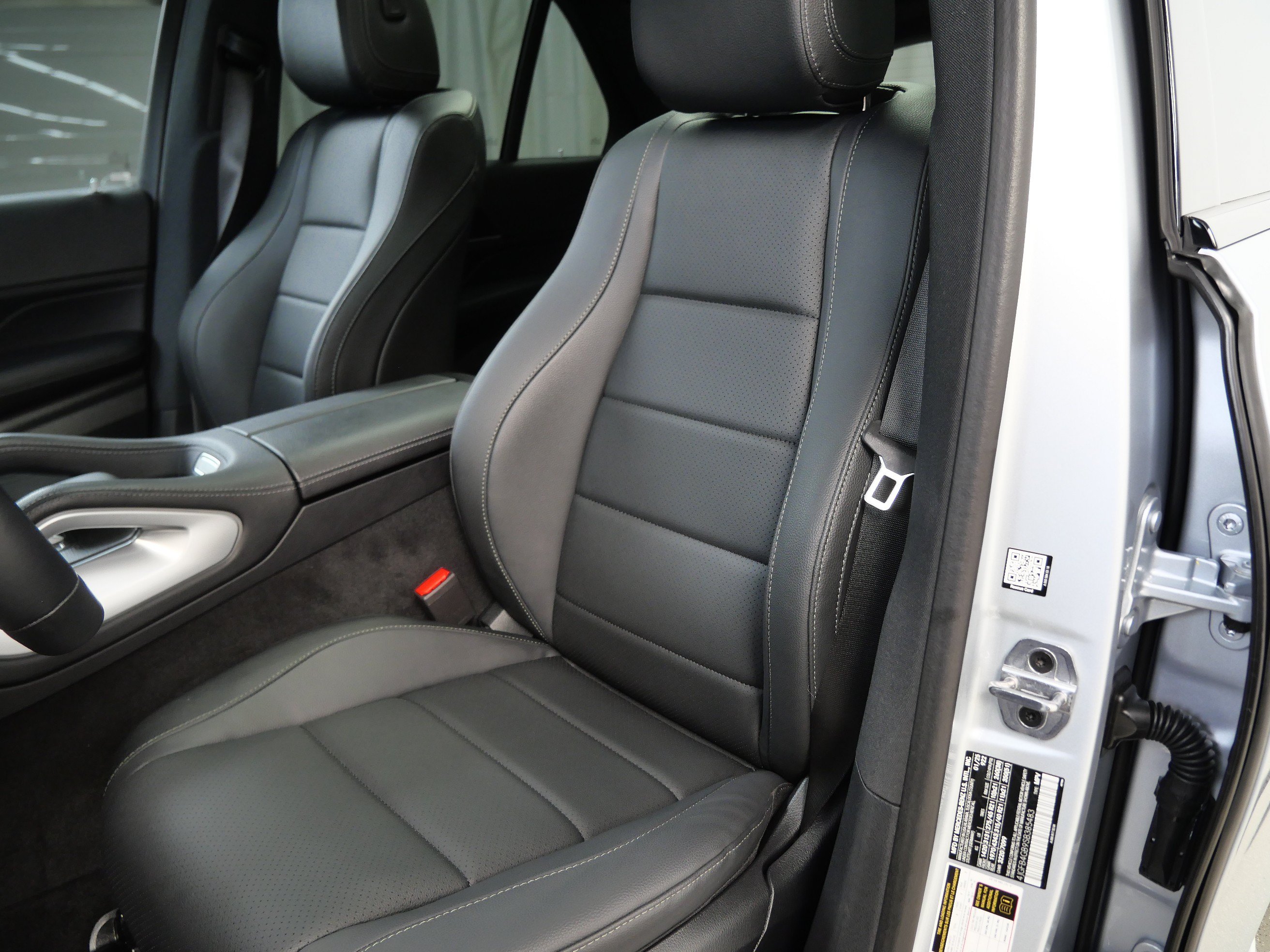 Certified 2025 Mercedes-Benz GLE 450e 4MATIC w/ AMG Line Exterior image 3