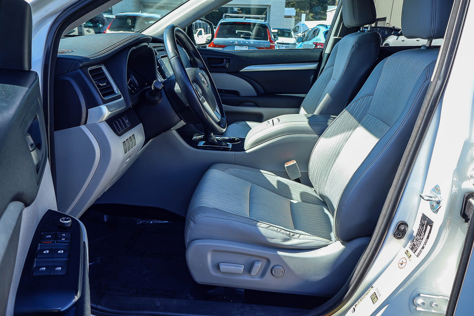 Used 2015 Toyota Highlander Plus image 2