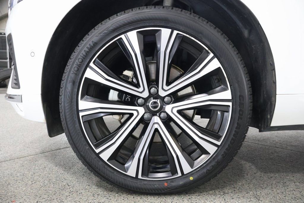 Used 2023 Volvo XC60 B5 Ultimate w/ Climate Package image 5