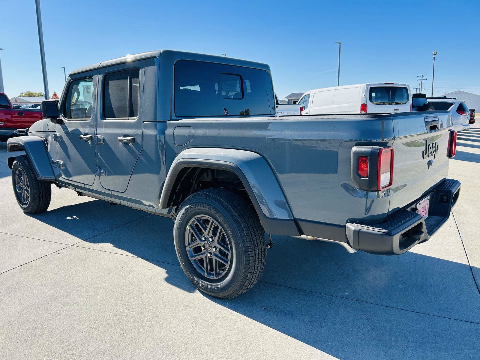 New 2026 Jeep Gladiator Sport AWD/4WD image 34