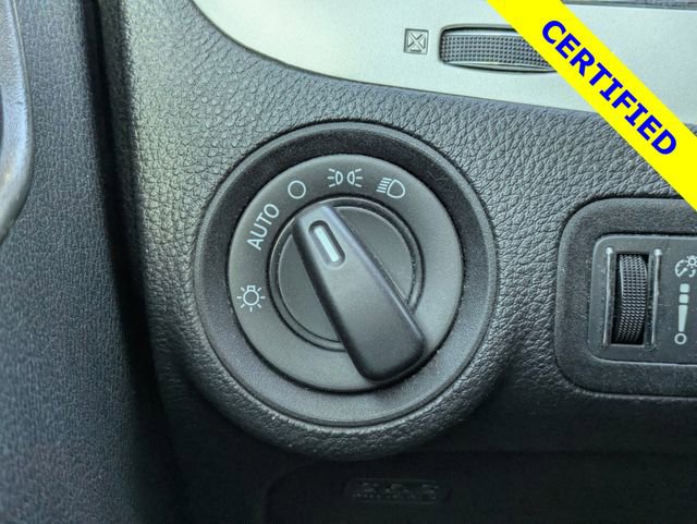 Used 2020 Dodge Journey SE w/ SE Popular Equipment Group image 18