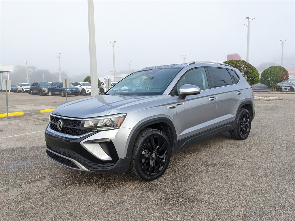 Certified 2023 Volkswagen Taos SE w/ Panoramic Sunroof Package image 2