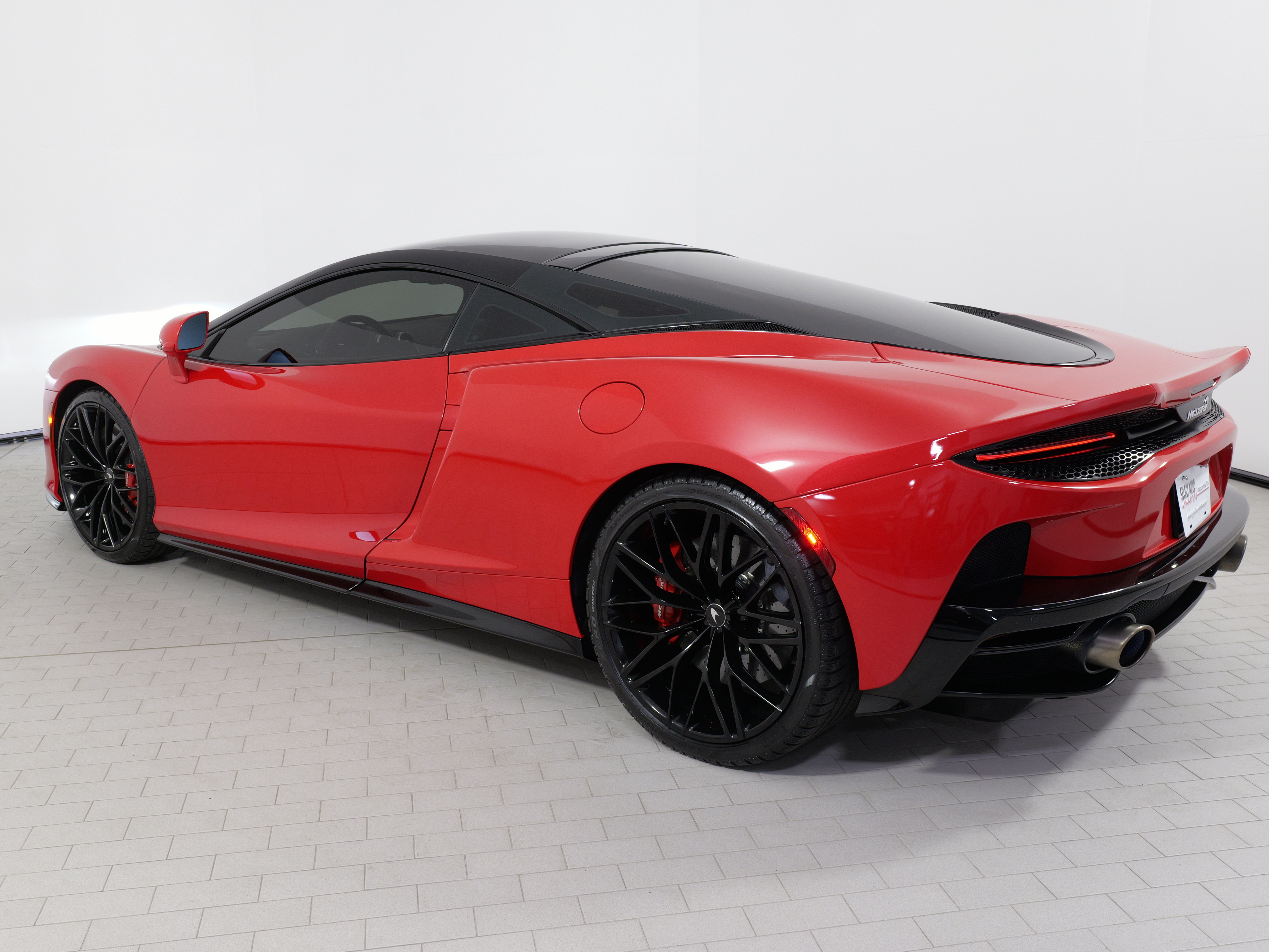 Used 2022 McLaren GT RWD image 18