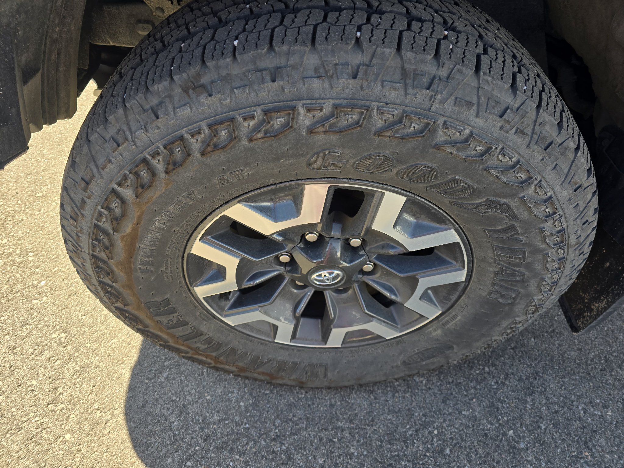 Used 2023 Toyota Tacoma TRD Off-Road AWD/4WD image 9