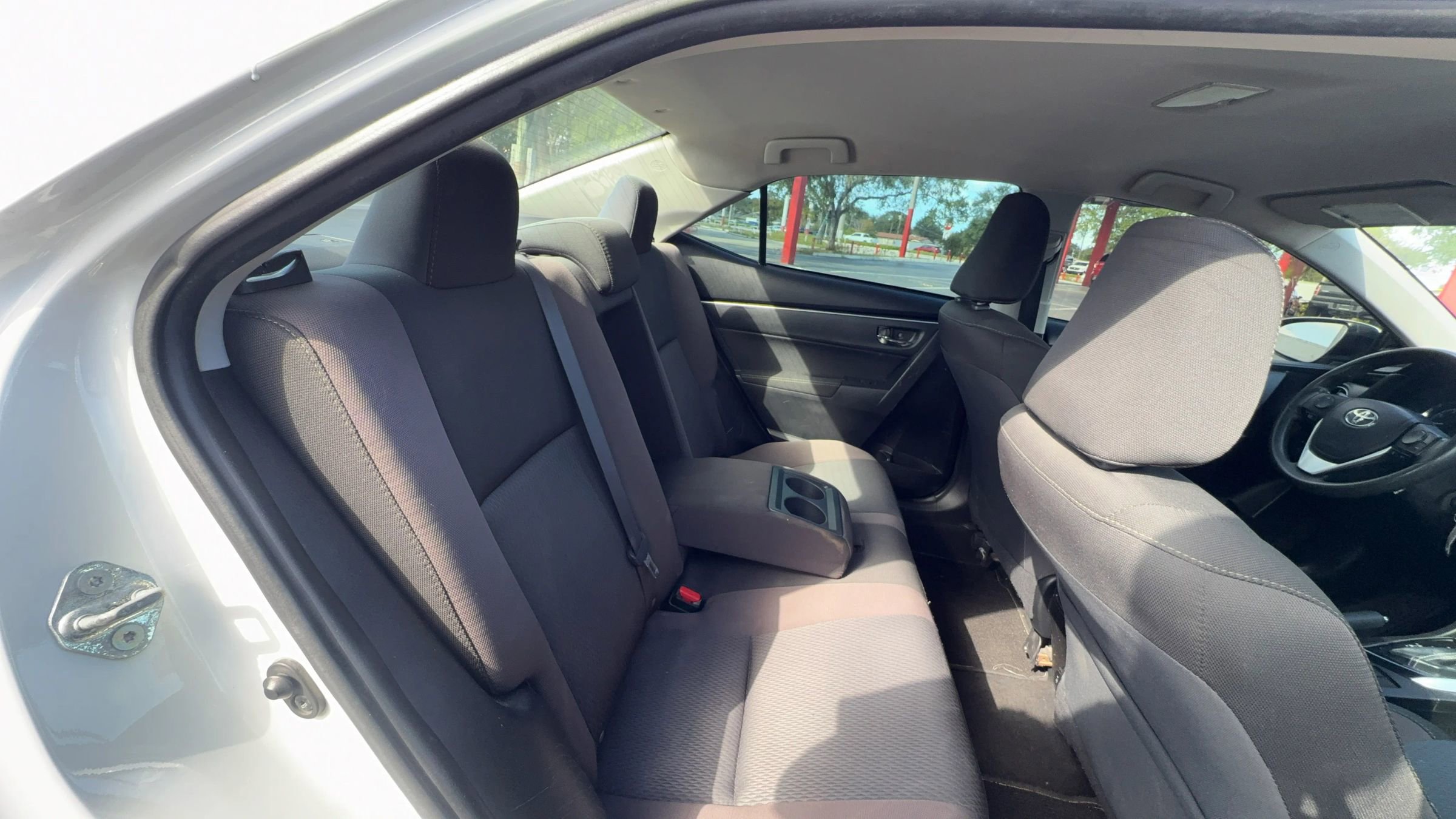 Used 2018 Toyota Corolla LE FWD image 21