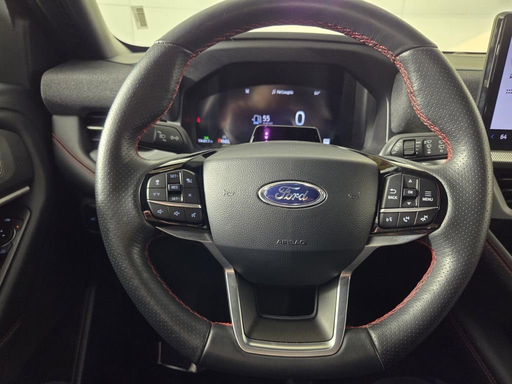 Used 2025 Ford Explorer ST-Line w/ ST-Line Street Pack image 16