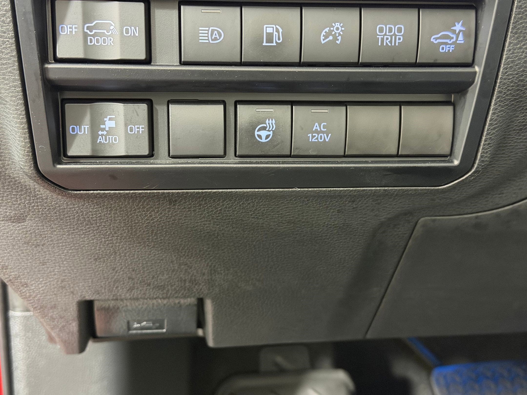 Used 2023 Toyota Sequoia Capstone AWD/4WD image 19