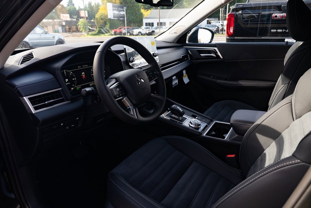 New 2025 Mitsubishi Outlander SE image 19