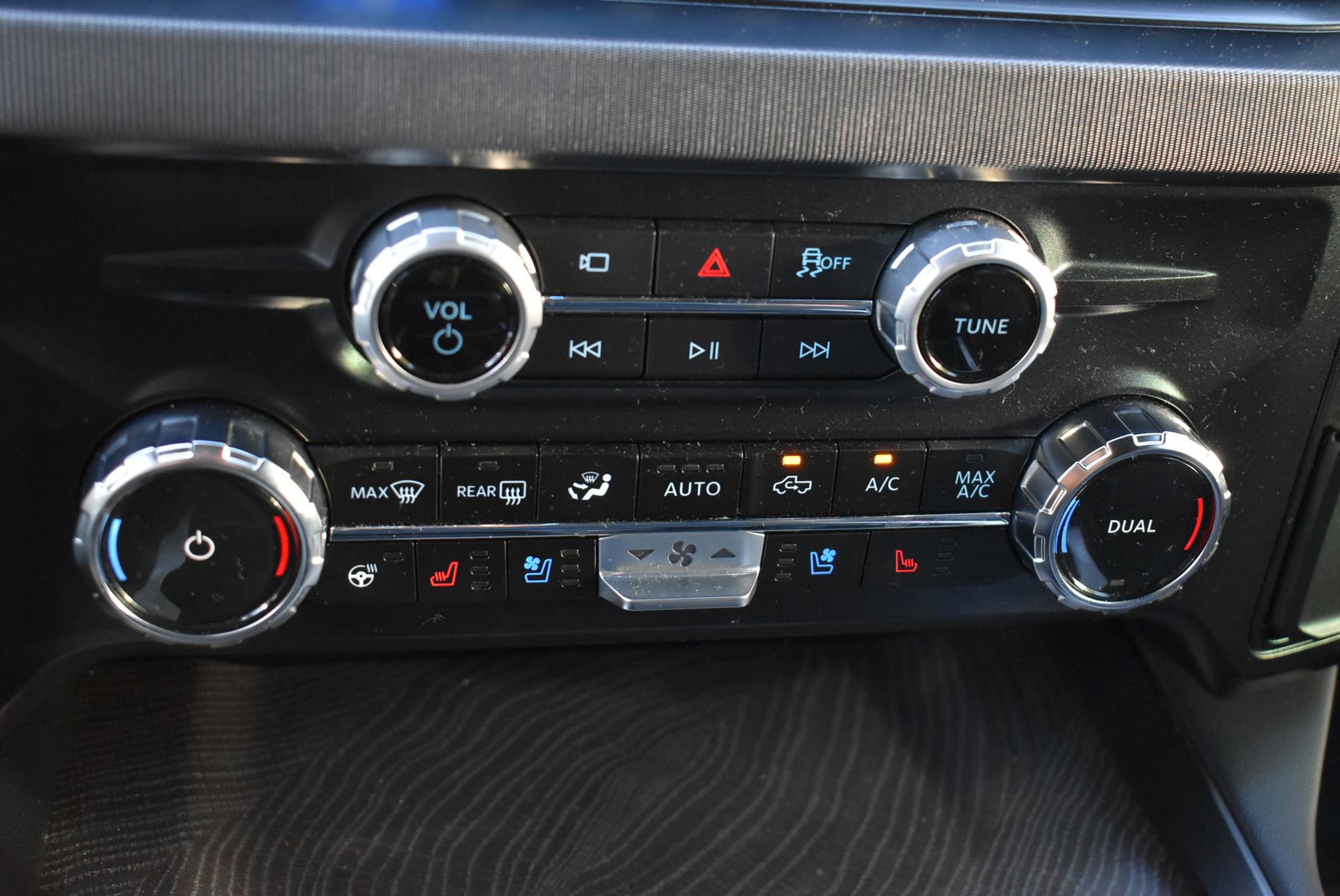 Used 2025 Ford F250 Platinum w/ Tremor Off-Road Package AWD/4WD image 28