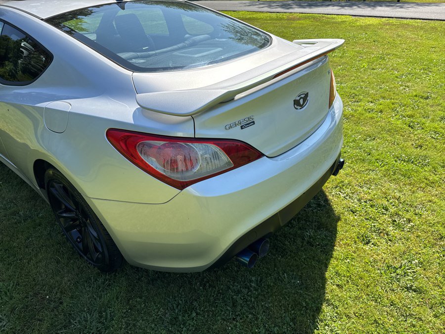 Used 2010 Hyundai Genesis 3.8 RWD image 25