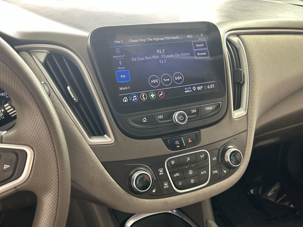 Used 2022 Chevrolet Malibu LT FWD image 17