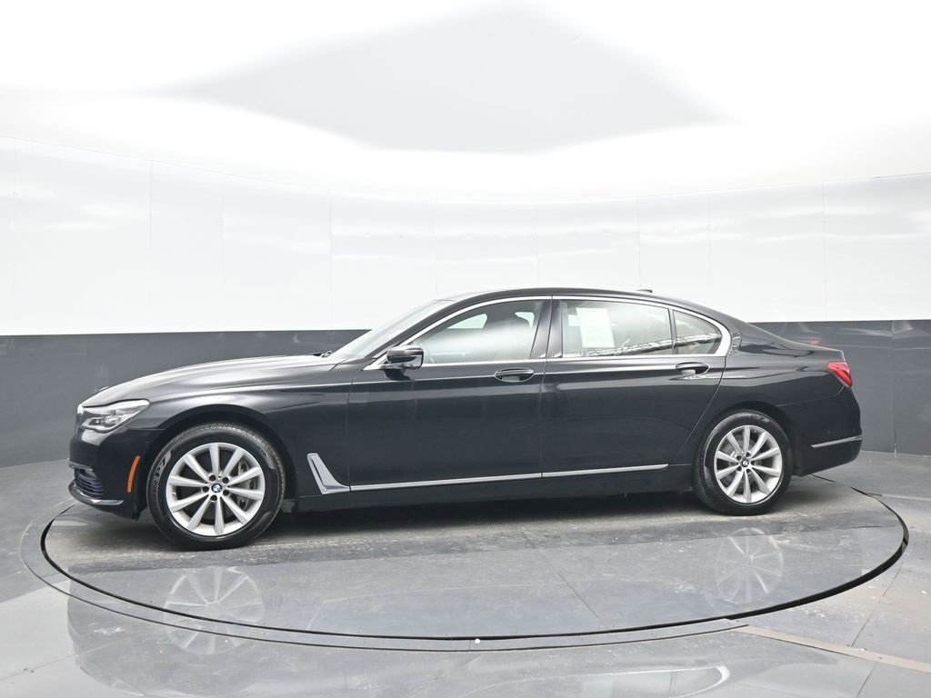 Used 2017 BMW 750i xDrive image 3