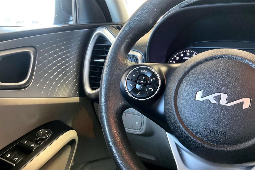 Used 2022 Kia Soul LX FWD image 8