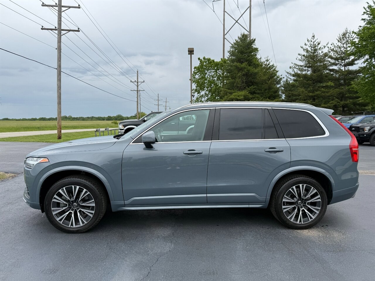 Used 2020 Volvo XC90 T5 Momentum w/ Protection Package Premier AWD/4WD image 3