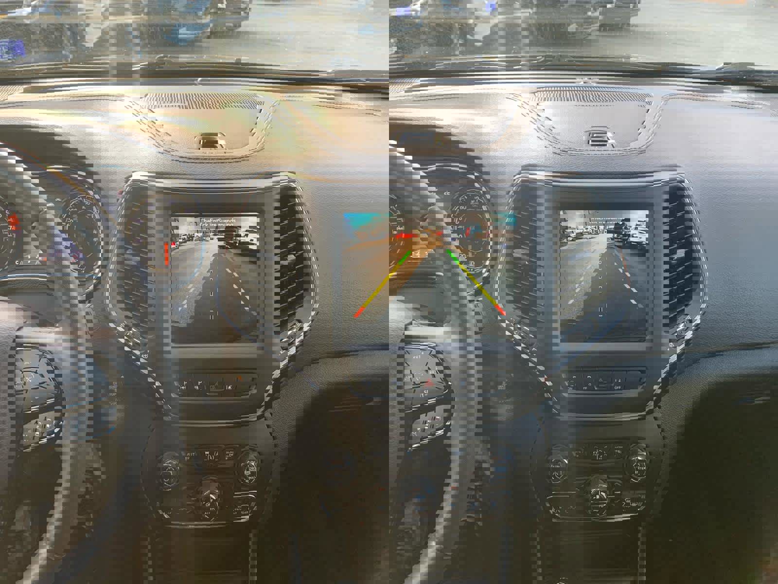 Used 2023 Jeep Cherokee Altitude Lux image 27