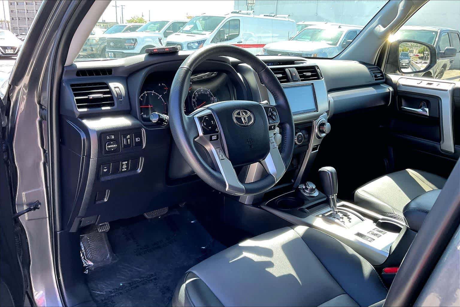 Used 2021 Toyota 4Runner SR5 Premium w/ Moonroof Package AWD/4WD video 2