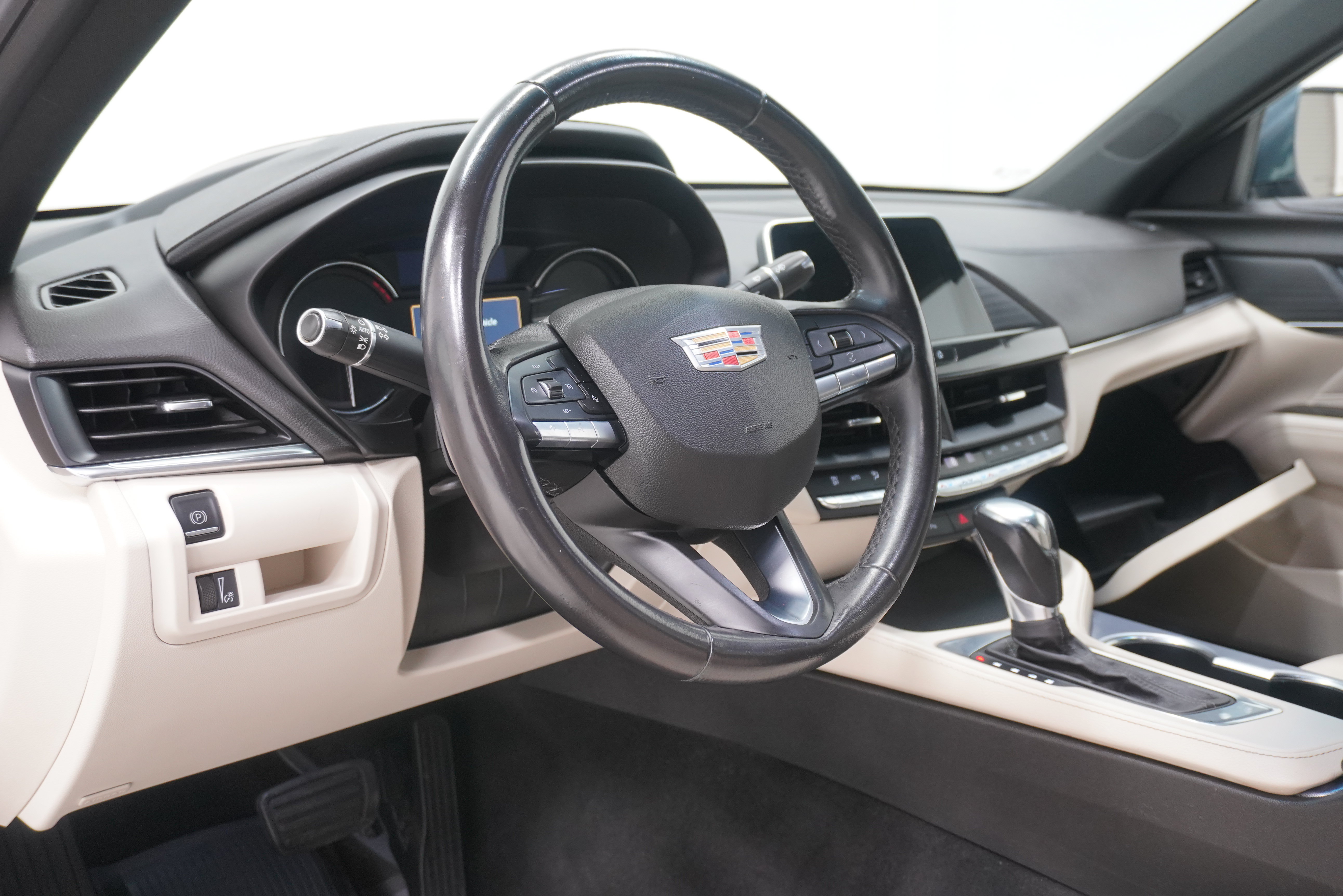Used 2021 Cadillac CT4 Premium Luxury RWD image 10