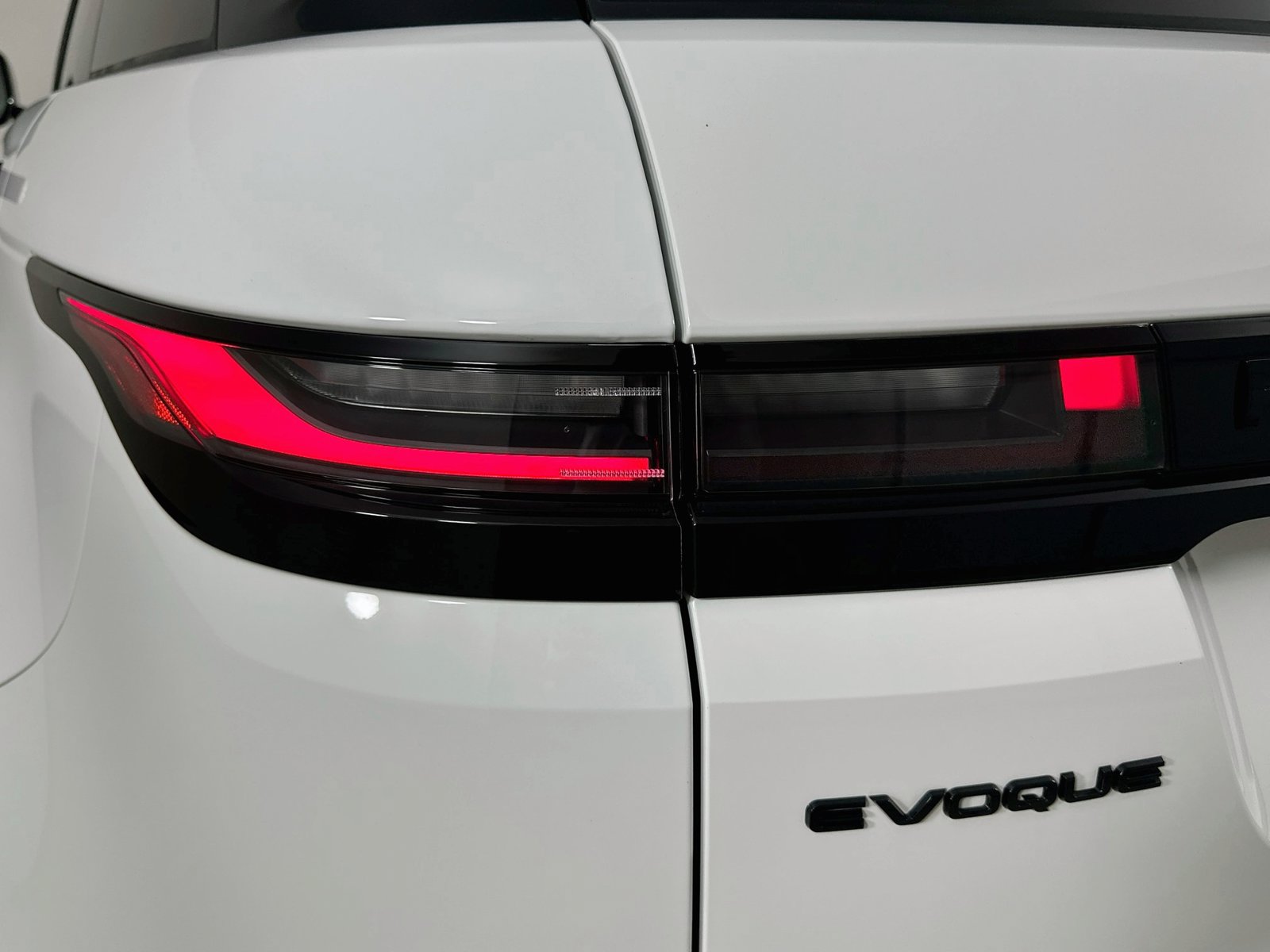 Used 2026 Land Rover Range Rover Evoque S AWD/4WD image 11