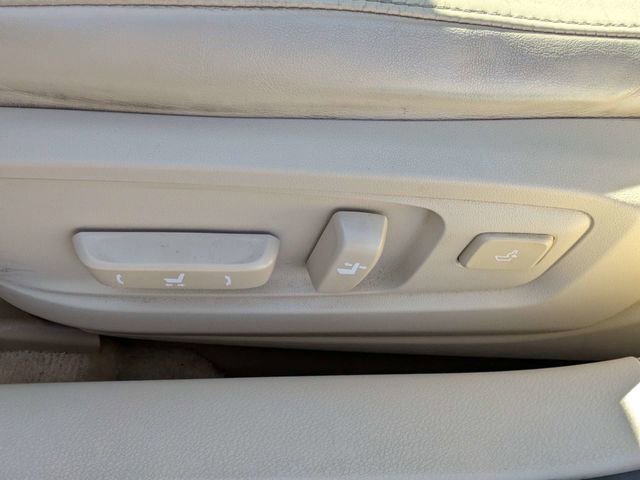 Used 2013 Lexus ES 300h w/ Luxury Pkg image 19