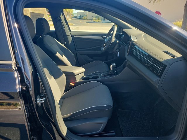 Used 2025 Volkswagen Jetta Sport image 6