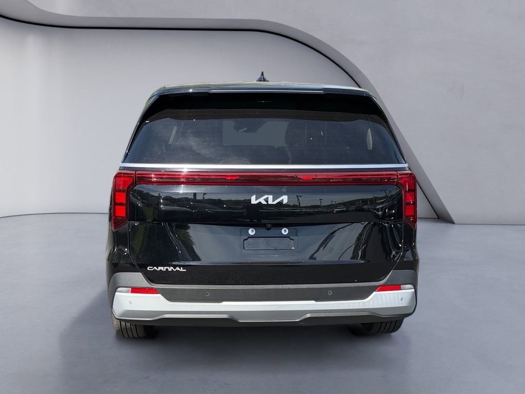 Used 2025 Kia Carnival FWD image 4