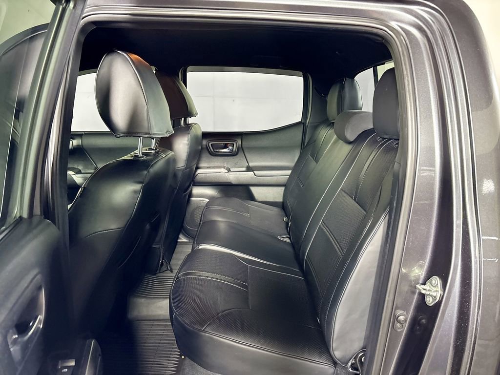 Used 2017 Toyota Tacoma TRD Off-Road w/ Tow Package (A/T) AWD/4WD image 19