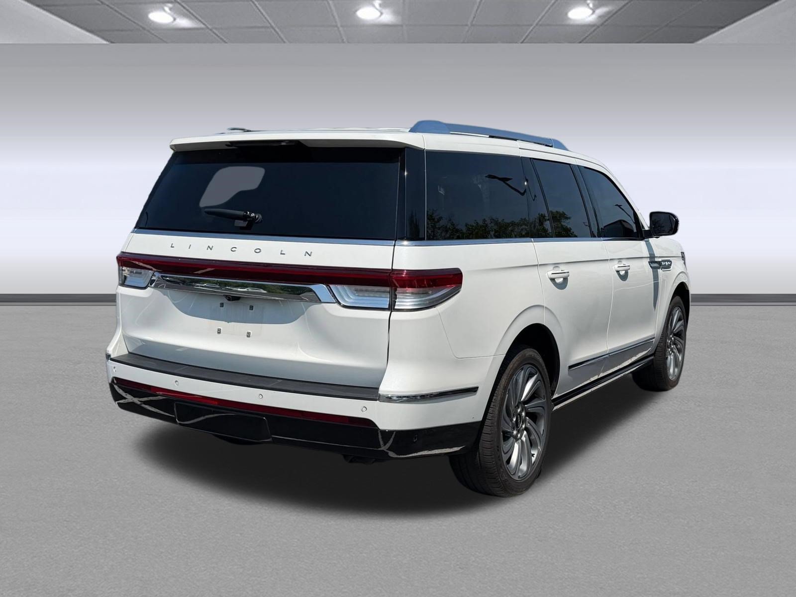 Used 2022 Lincoln Navigator Reserve AWD/4WD image 6