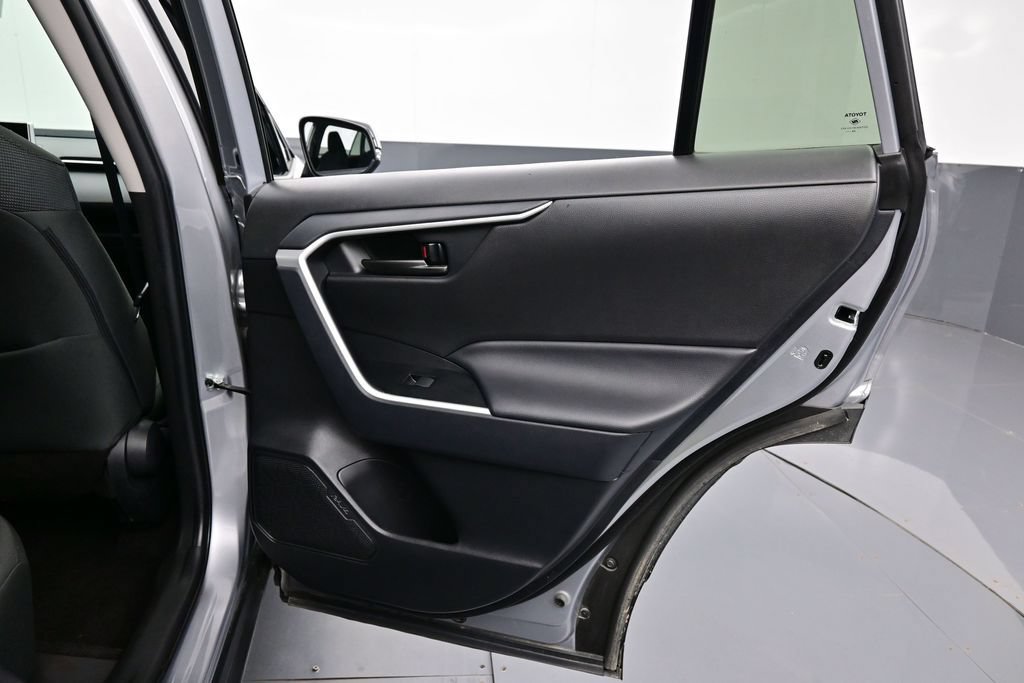 Used 2025 Toyota RAV4 LE AWD/4WD image 30