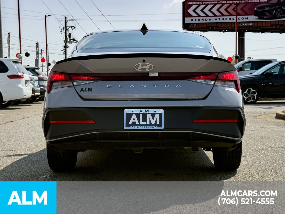 Used 2025 Hyundai Elantra Sport FWD image 10
