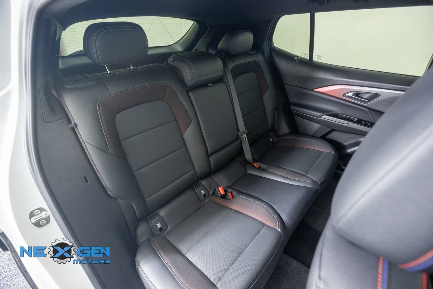 Used 2024 Chevrolet Equinox EV RS FWD image 38