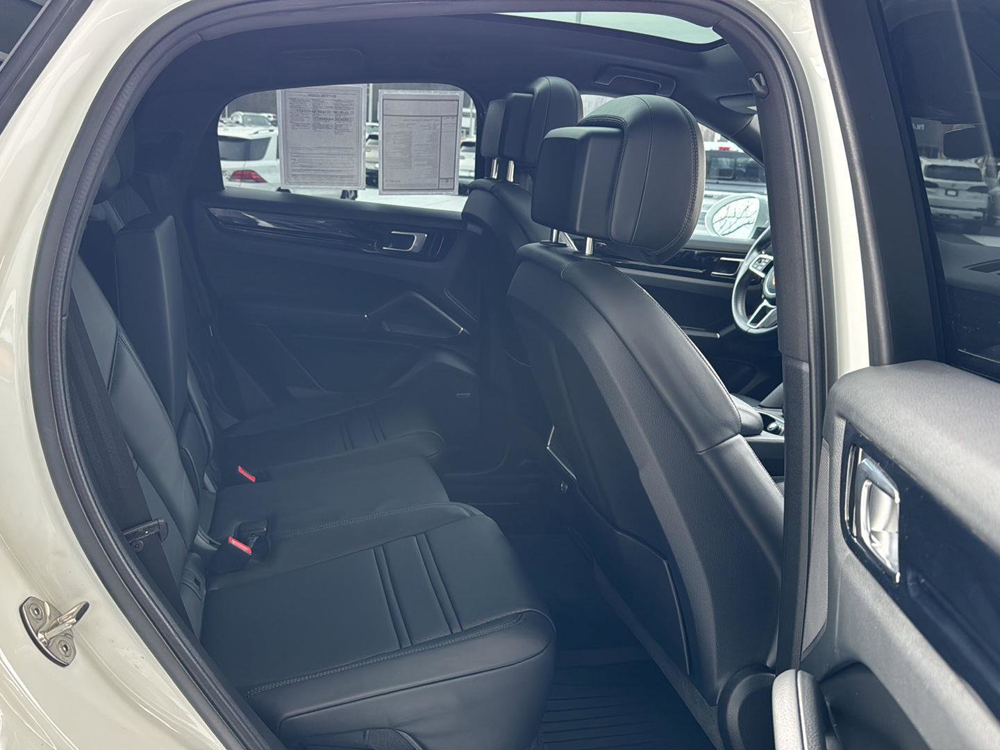 Used 2021 Porsche Cayenne Coupe image 11