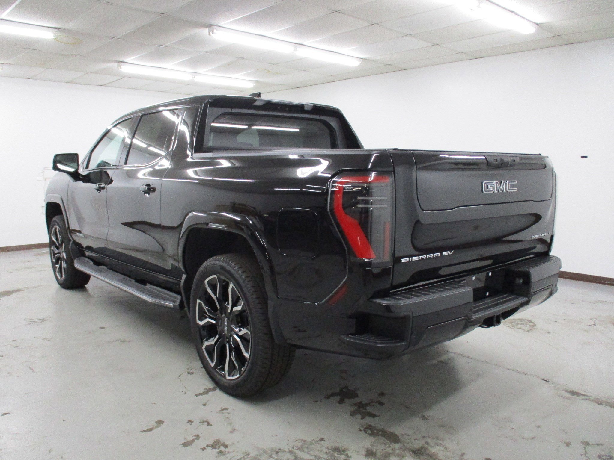 New 2025 GMC Sierra EV Denali image 3