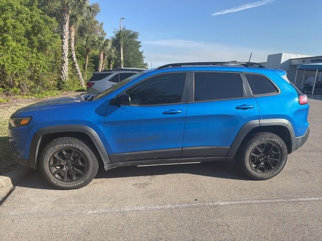 Used 2022 Jeep Cherokee Latitude w/ Sun & Sound Group AWD/4WD image 2