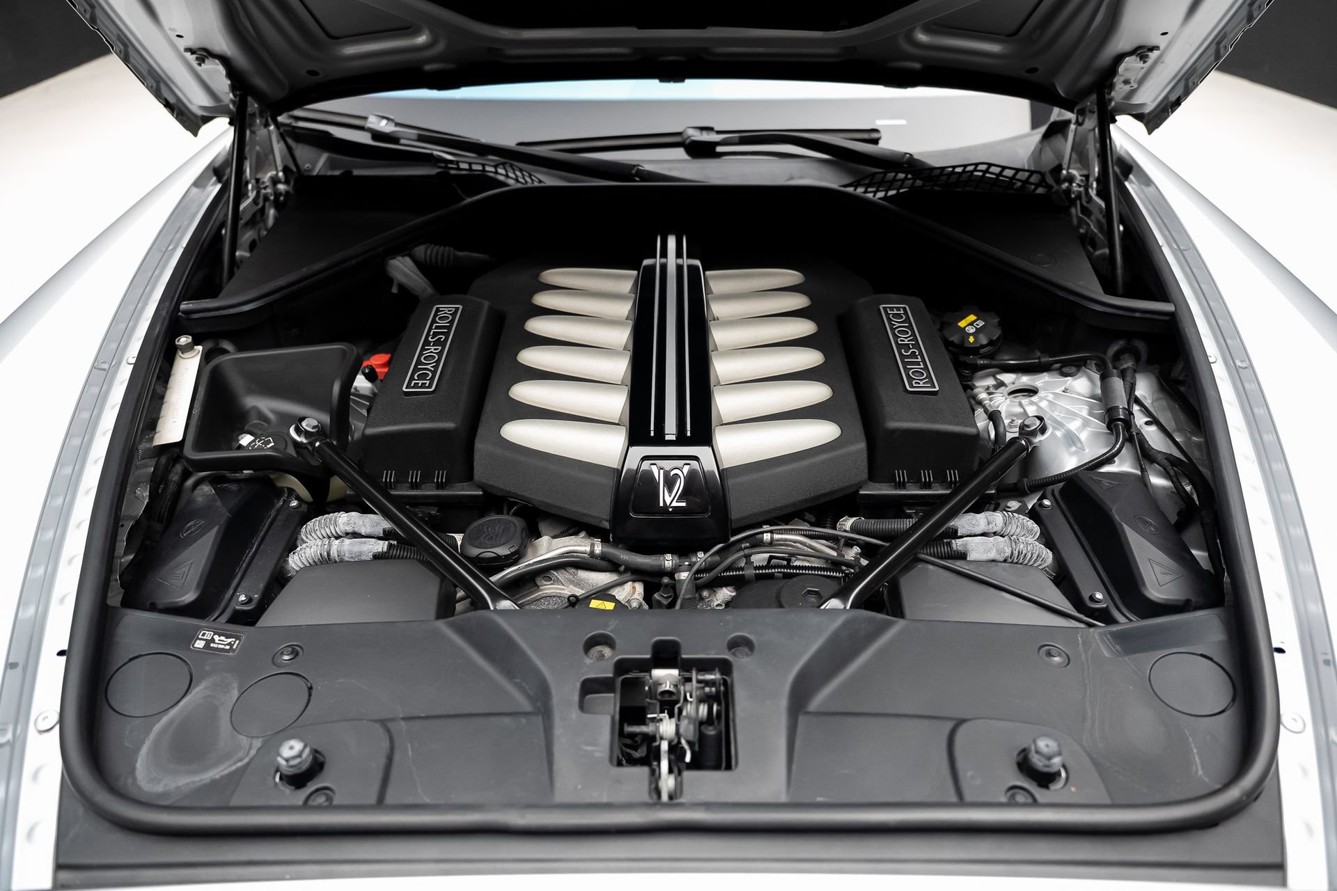 Used 2017 Rolls-Royce Dawn RWD image 79